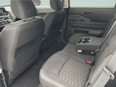 Used 2024 Nissan Pathfinder SV AWD/4WD image 9