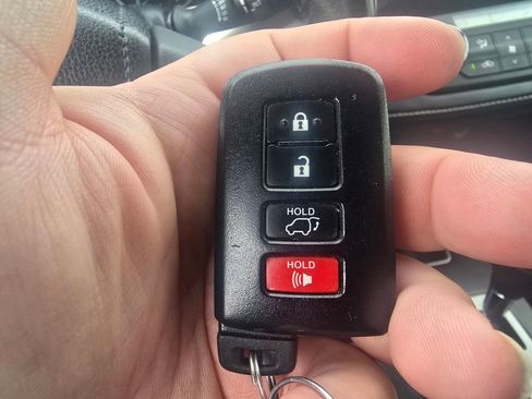 Used 2018 Toyota RAV4 XLE w/ Convenience Package AWD/4WD image 20