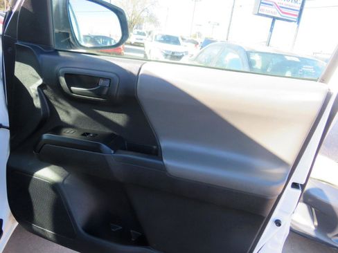 Used 2022 Toyota Tacoma SR AWD/4WD image 22