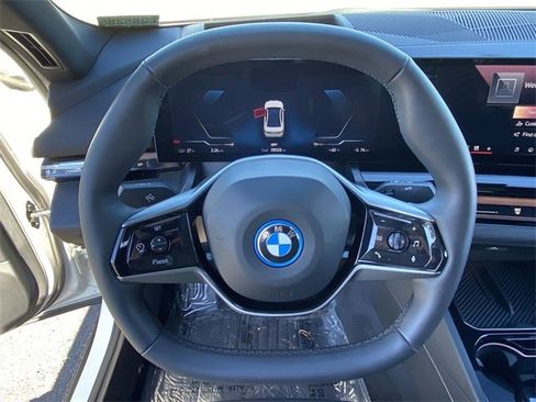Certified 2025 BMW i5 eDrive40i w/ Premium Package image 25