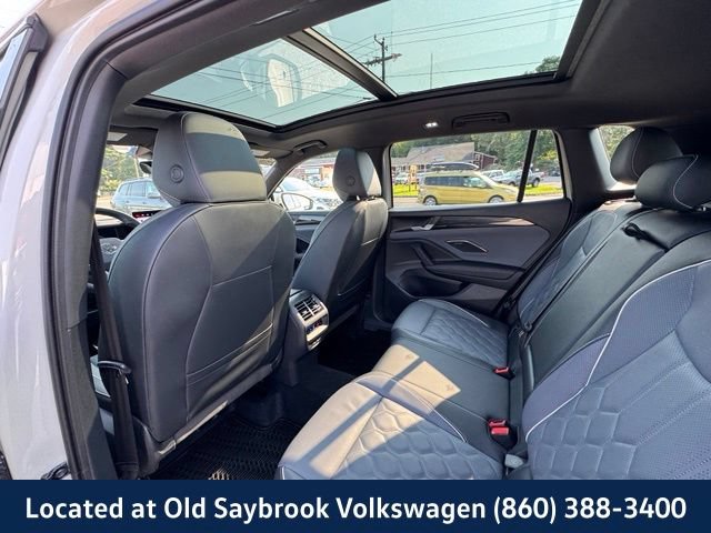 Certified 2025 Volkswagen Tiguan SEL R-Line AWD/4WD image 10
