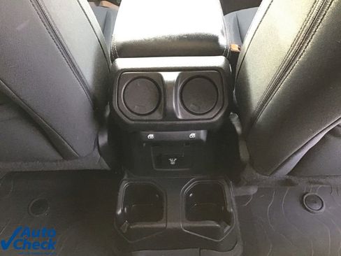 Used 2022 Jeep Wrangler Unlimited Sahara w/ Cold Weather Group image 16