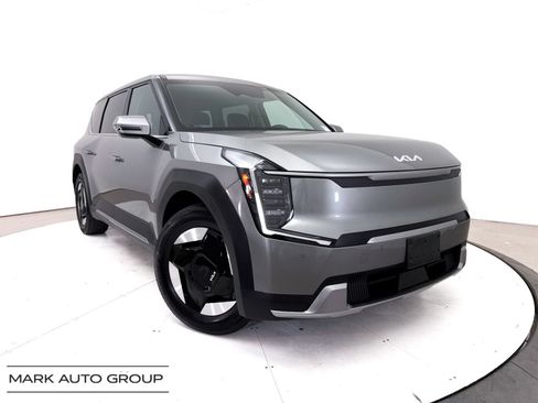 Certified 2024 Kia EV9 Light Long Range RWD image 1
