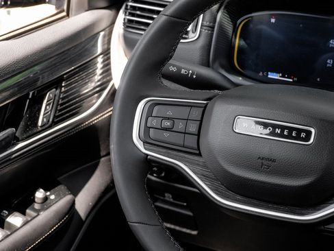 Used 2022 Jeep Wagoneer Series III w/ Premium Group I image 27