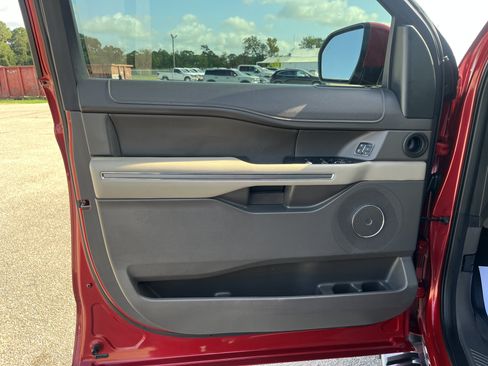 Used 2021 Ford Expedition XLT AWD/4WD image 12