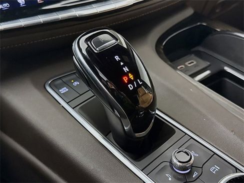 Used 2021 Cadillac Escalade ESV Premium Luxury image 19