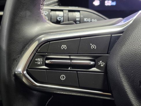 Used 2025 Chevrolet Traverse LT image 33