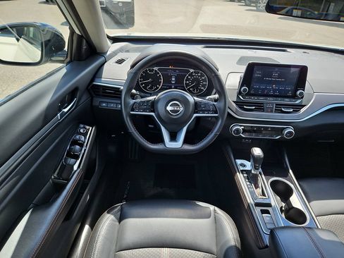 Used 2025 Nissan Altima 2.5 SR AWD/4WD image 10