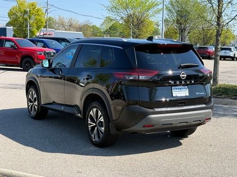 Certified 2023 Nissan Rogue SV w/ SV Premium B Package AWD/4WD image 7