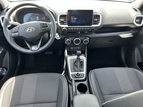 New 2025 Hyundai Venue Limited image 3