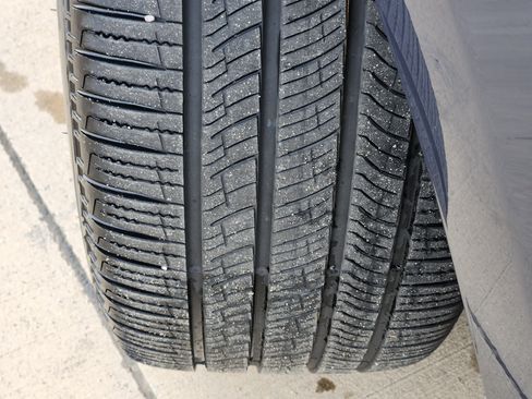 Certified 2025 Land Rover Range Rover SE image 12