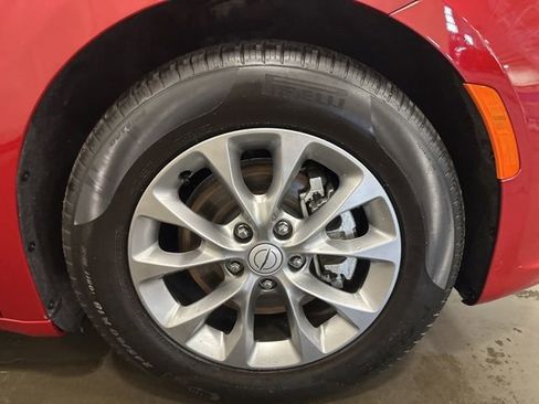 Used 2026 Chrysler Pacifica Limited FWD image 43