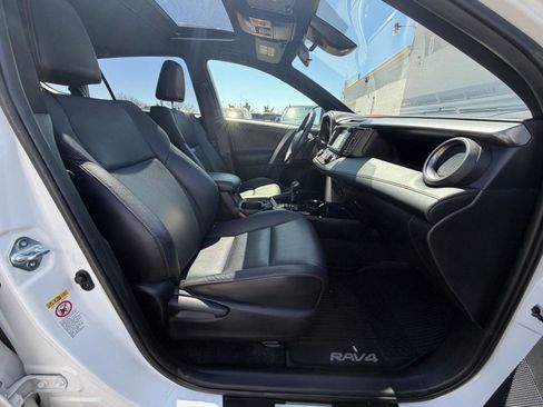 Used 2017 Toyota RAV4 SE w/ Advanced Technology Package image 28