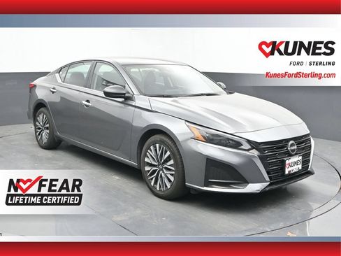 Used 2024 Nissan Altima 2.5 SV AWD/4WD image 1
