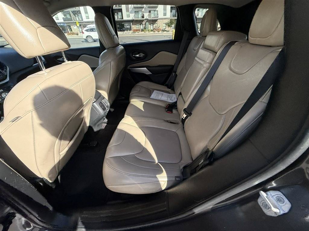 Used 2017 Jeep Cherokee Limited AWD/4WD image 15