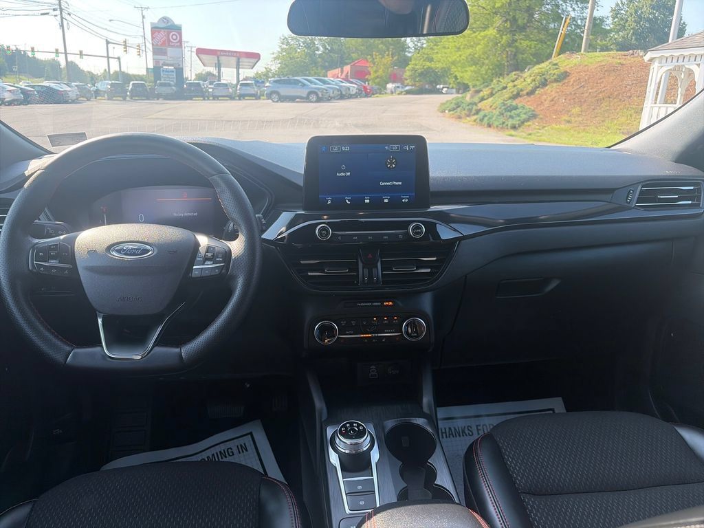Used 2025 Ford Escape ST-Line Select AWD/4WD image 13
