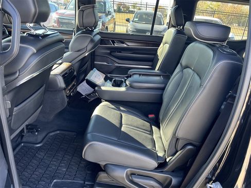 Used 2022 Jeep Grand Wagoneer Series II image 11