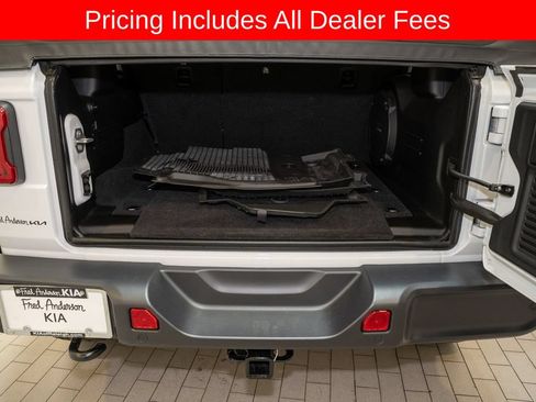 Used 2025 Jeep Wrangler Unlimited Sahara AWD/4WD image 5