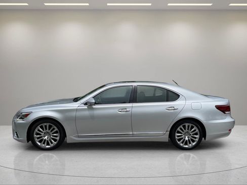 Used 2015 Lexus LS 460 w/ Comfort Package RWD image 2
