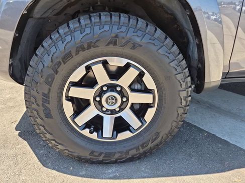 Used 2019 Toyota 4Runner TRD Off-Road Premium AWD/4WD image 31