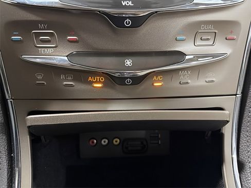 Used 2014 Lincoln MKX FWD w/ Equipment Group 101A image 23