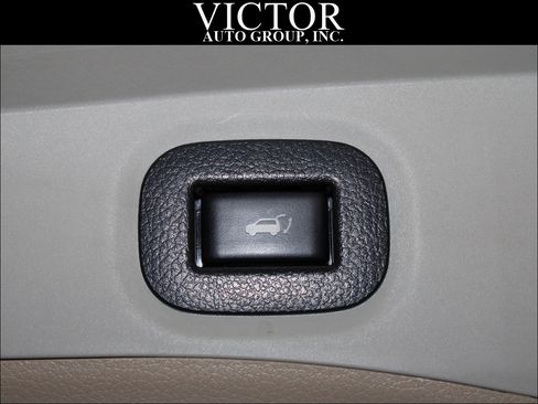 Used 2018 Nissan Rogue SL w/ Premium Package image 29