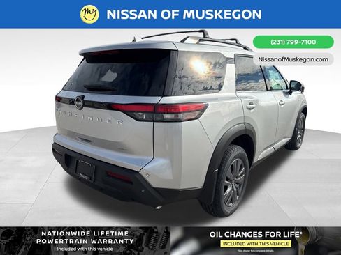 New 2025 Nissan Pathfinder SV image 7