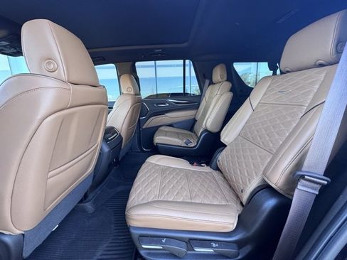 Used 2023 Cadillac Escalade Sport w/ LPO, ONYX Package image 13