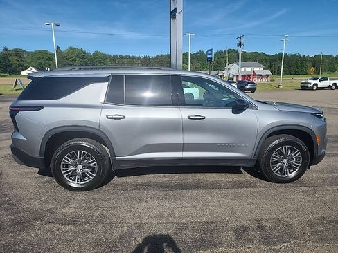 Used 2026 Chevrolet Traverse LT AWD/4WD image 6