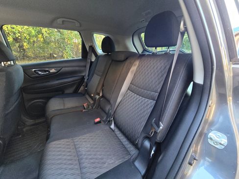 Used 2018 Nissan Rogue SV image 22