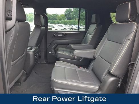 Used 2025 Chevrolet Suburban Premier AWD/4WD image 18