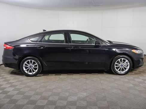 Used 2020 Ford Fusion SE image 11