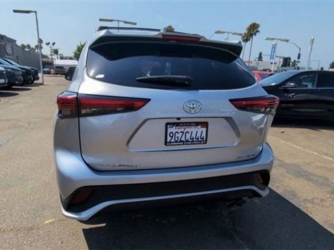 Used 2023 Toyota Highlander XSE image 7