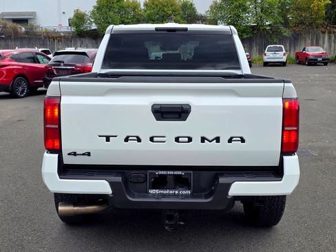 Used 2025 Toyota Tacoma TRD Off-Road AWD/4WD image 13