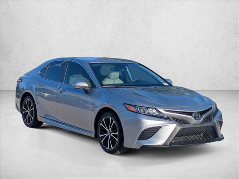 Certified 2020 Toyota Camry SE w/ Convenience Package FWD image 3