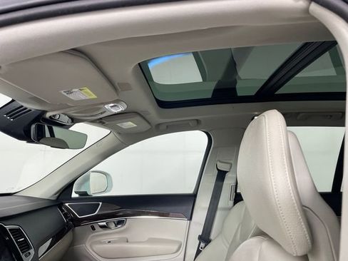 Used 2016 Volvo XC90 T6 Momentum w/ Momentum Plus Package image 11
