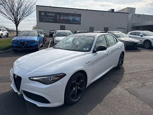 Used 2023 Alfa Romeo Giulia Estrema image 2