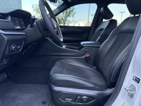 Used 2024 Jeep Grand Cherokee Altitude AWD/4WD image 19