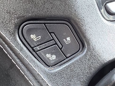 Used 2017 Chevrolet Tahoe Premier AWD/4WD image 32