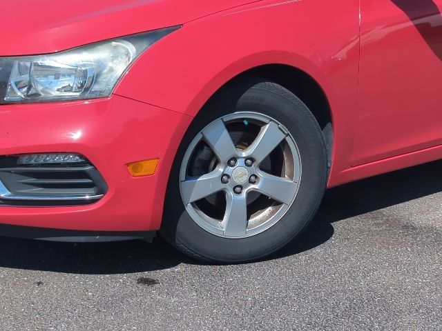 Used 2015 Chevrolet Cruze LT FWD image 2