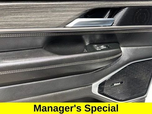 Used 2022 Jeep Wagoneer Series III w/ Premium Group I AWD/4WD image 32