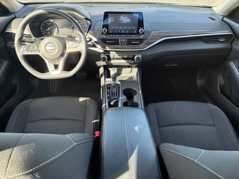 Used 2025 Nissan Altima 2.5 SV image 31