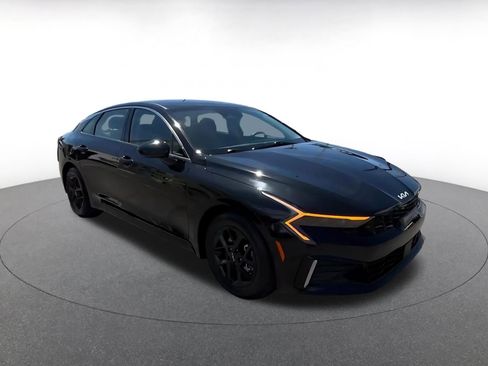 Used 2025 Kia K5 LXS FWD image 2