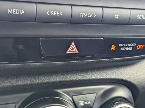 Used 2023 Hyundai Venue SEL FWD image 32