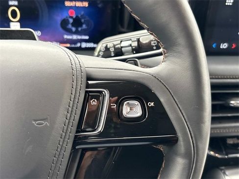 Certified 2025 Lincoln Aviator AWD image 32