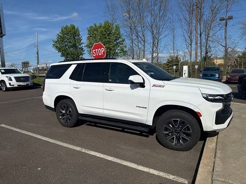 Used 2022 Chevrolet Tahoe Z71 w/ Luxury Package AWD/4WD image 2