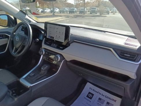 Used 2024 Toyota RAV4 Limited image 32
