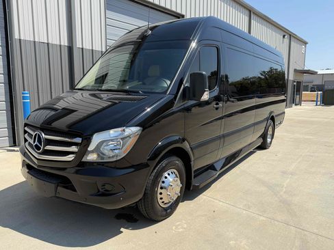 Used 2017 Mercedes-Benz Sprinter 3500 image 62