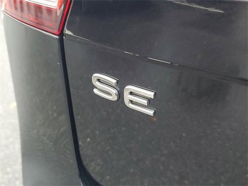 Certified 2022 Volkswagen Tiguan SE R-Line image 6