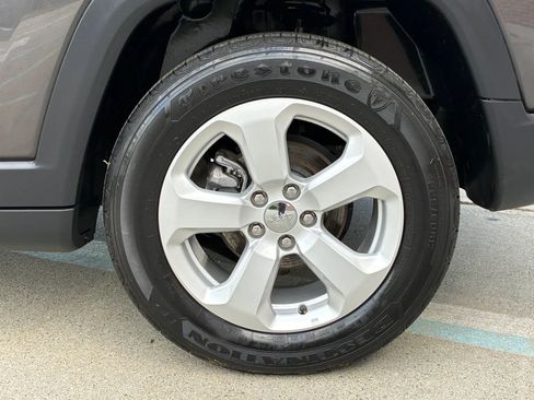 Used 2018 Jeep Compass Latitude w/ Popular Equipment Group FWD image 34